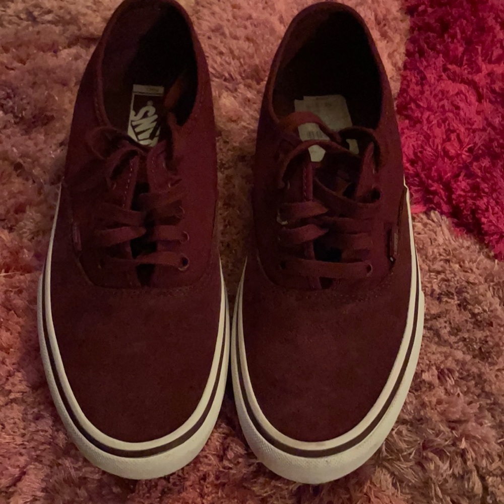 Burgundy vans barely worn size size 9 in men